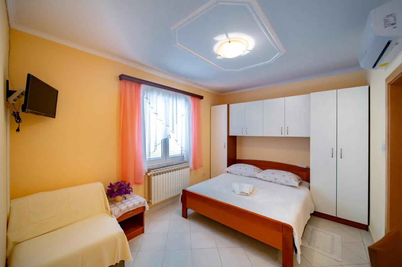 Kastell Apartments Lopar Buitenkant foto