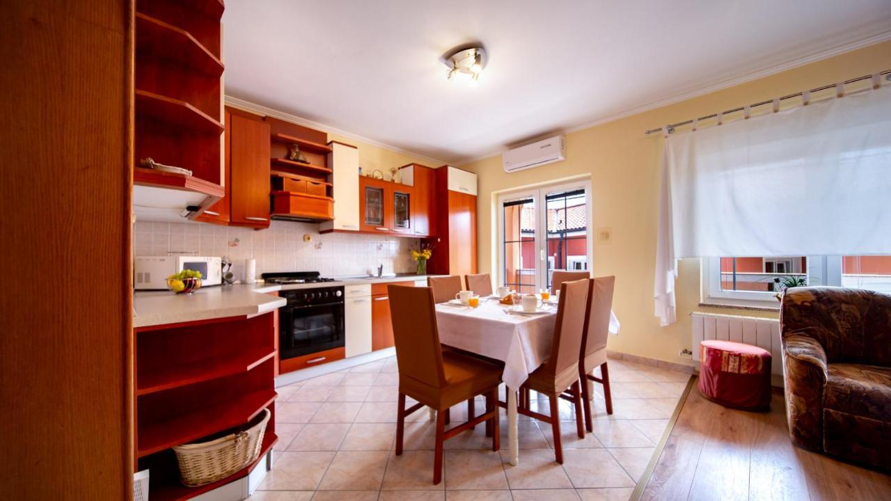 Kastell Apartments Lopar Buitenkant foto