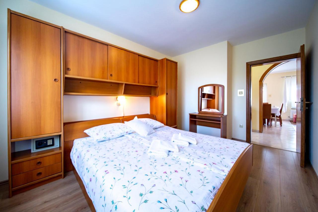 Kastell Apartments Lopar Buitenkant foto