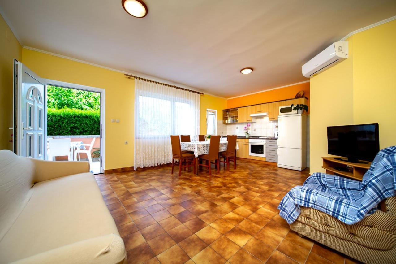 Kastell Apartments Lopar Buitenkant foto