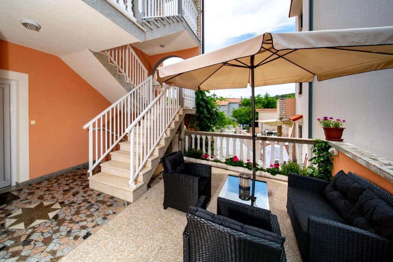 Kastell Apartments Lopar Buitenkant foto