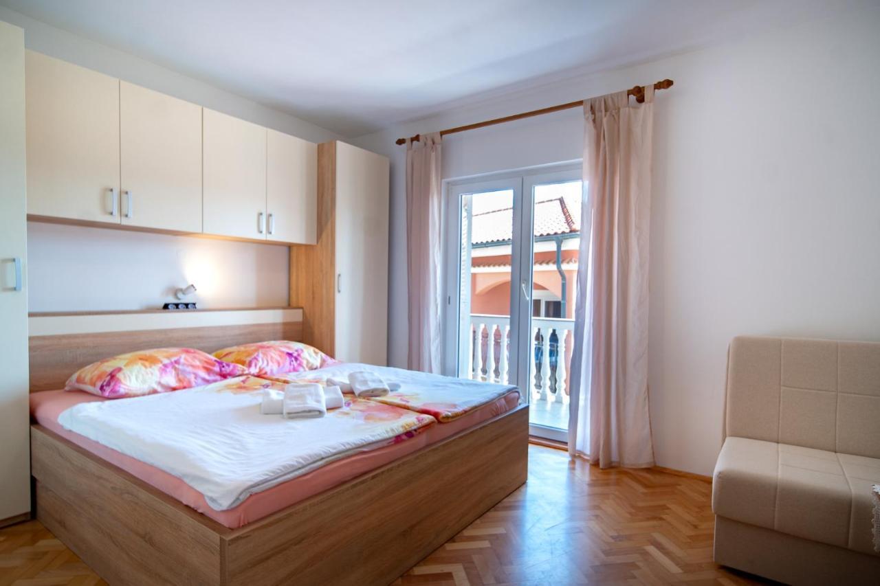 Kastell Apartments Lopar Buitenkant foto