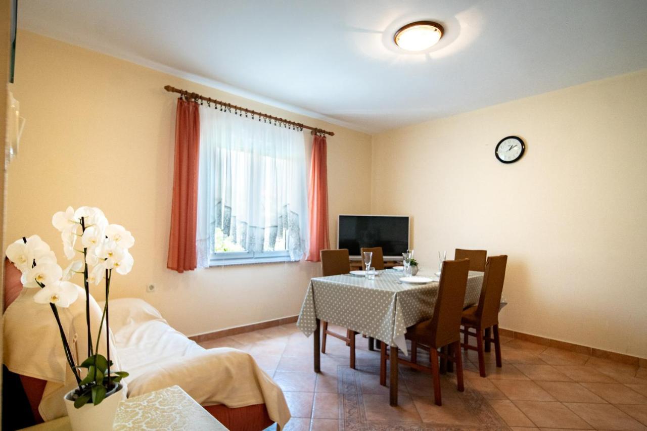 Kastell Apartments Lopar Buitenkant foto