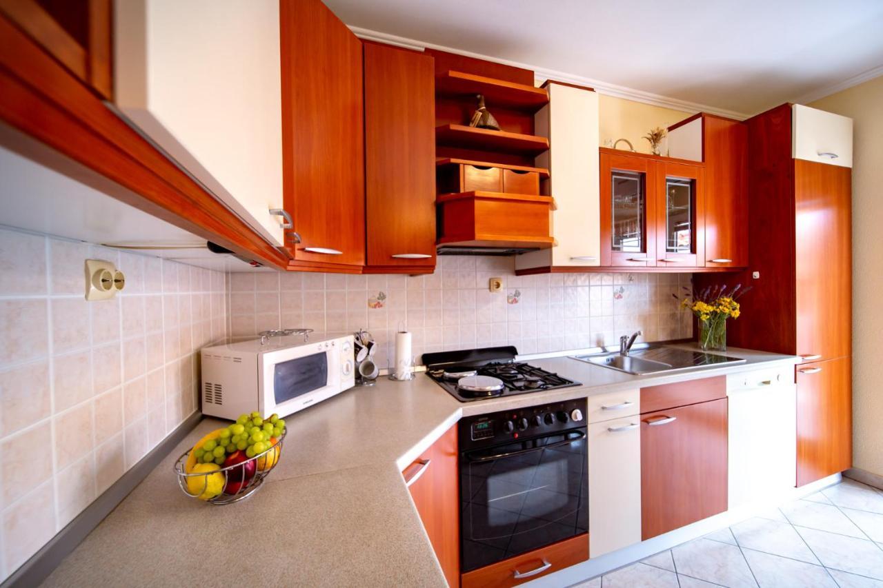Kastell Apartments Lopar Buitenkant foto