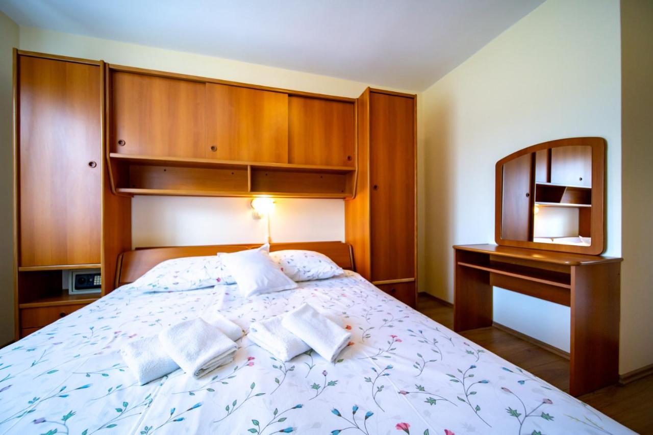 Kastell Apartments Lopar Buitenkant foto