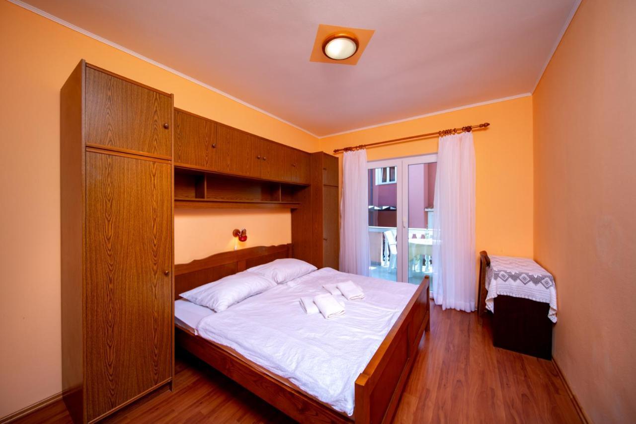 Kastell Apartments Lopar Buitenkant foto