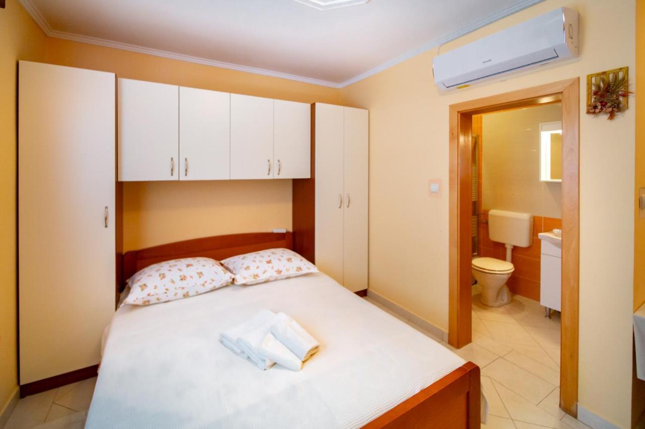 Kastell Apartments Lopar Buitenkant foto