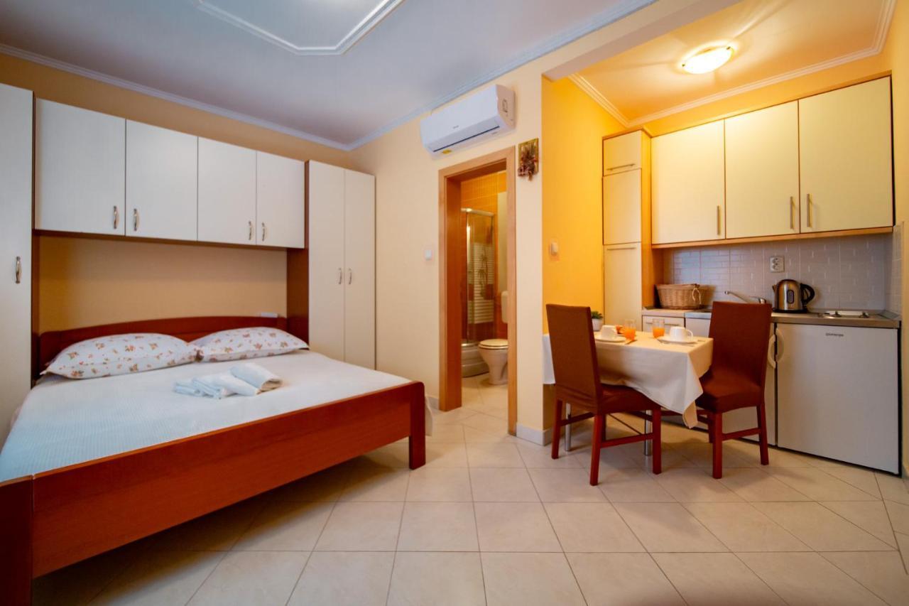 Kastell Apartments Lopar Buitenkant foto